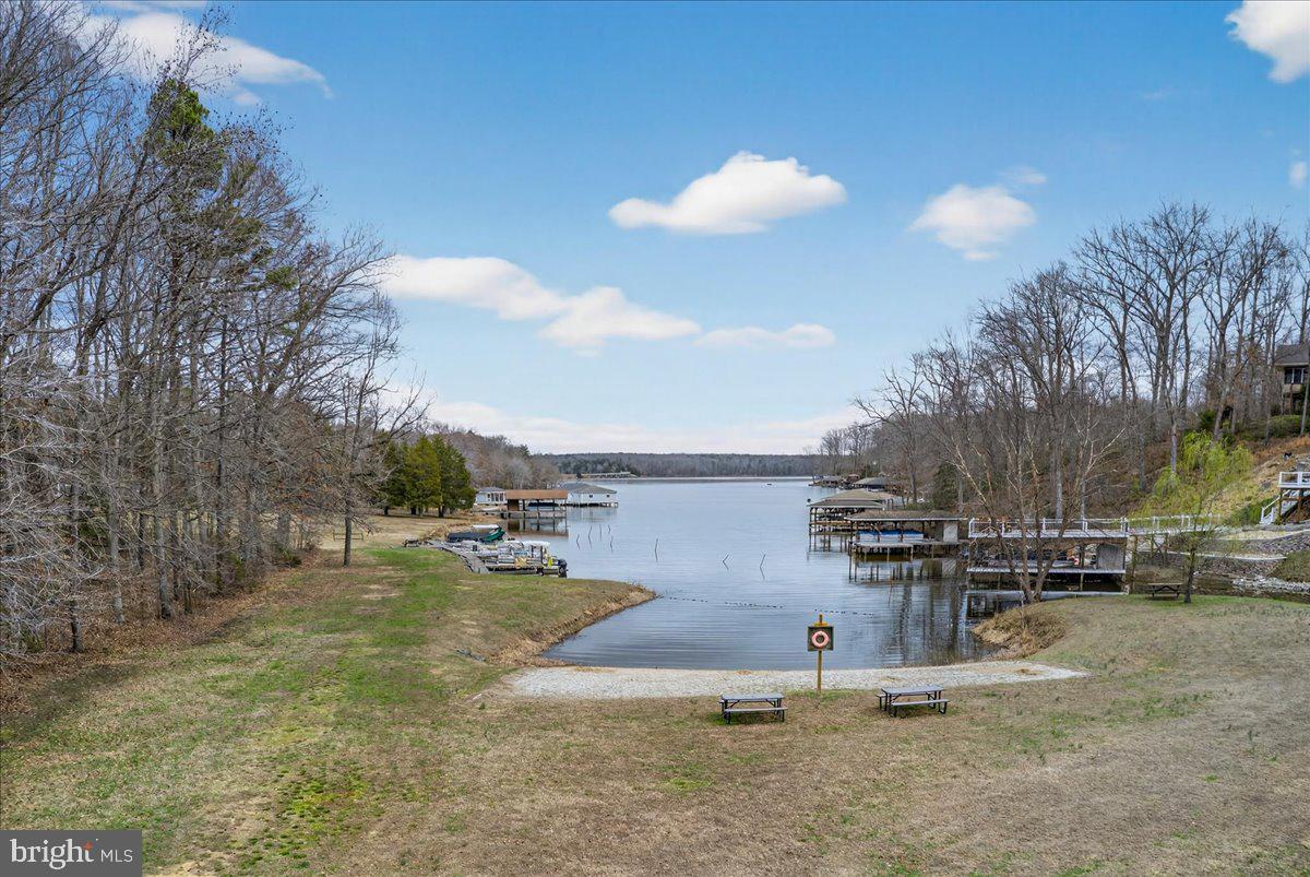WILDWOOD ON LAKE ANNA - Residential