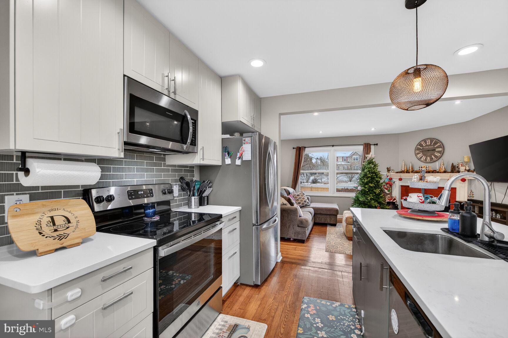 FOUR VIEWS - Residential