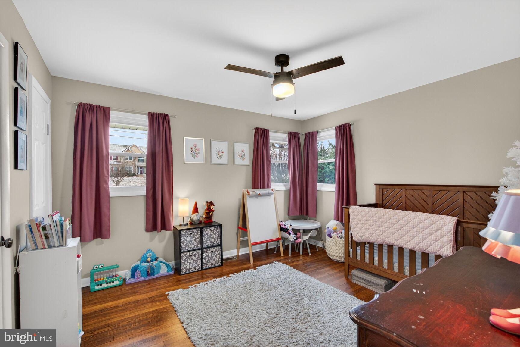 FOUR VIEWS - Residential