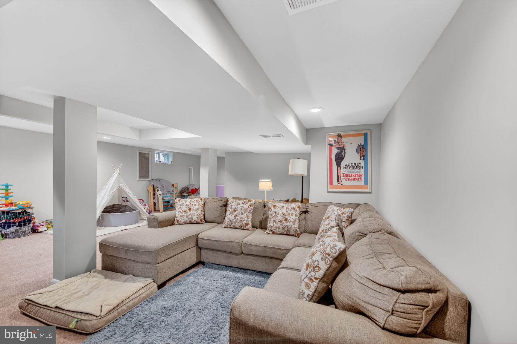 FOUR VIEWS - Residential