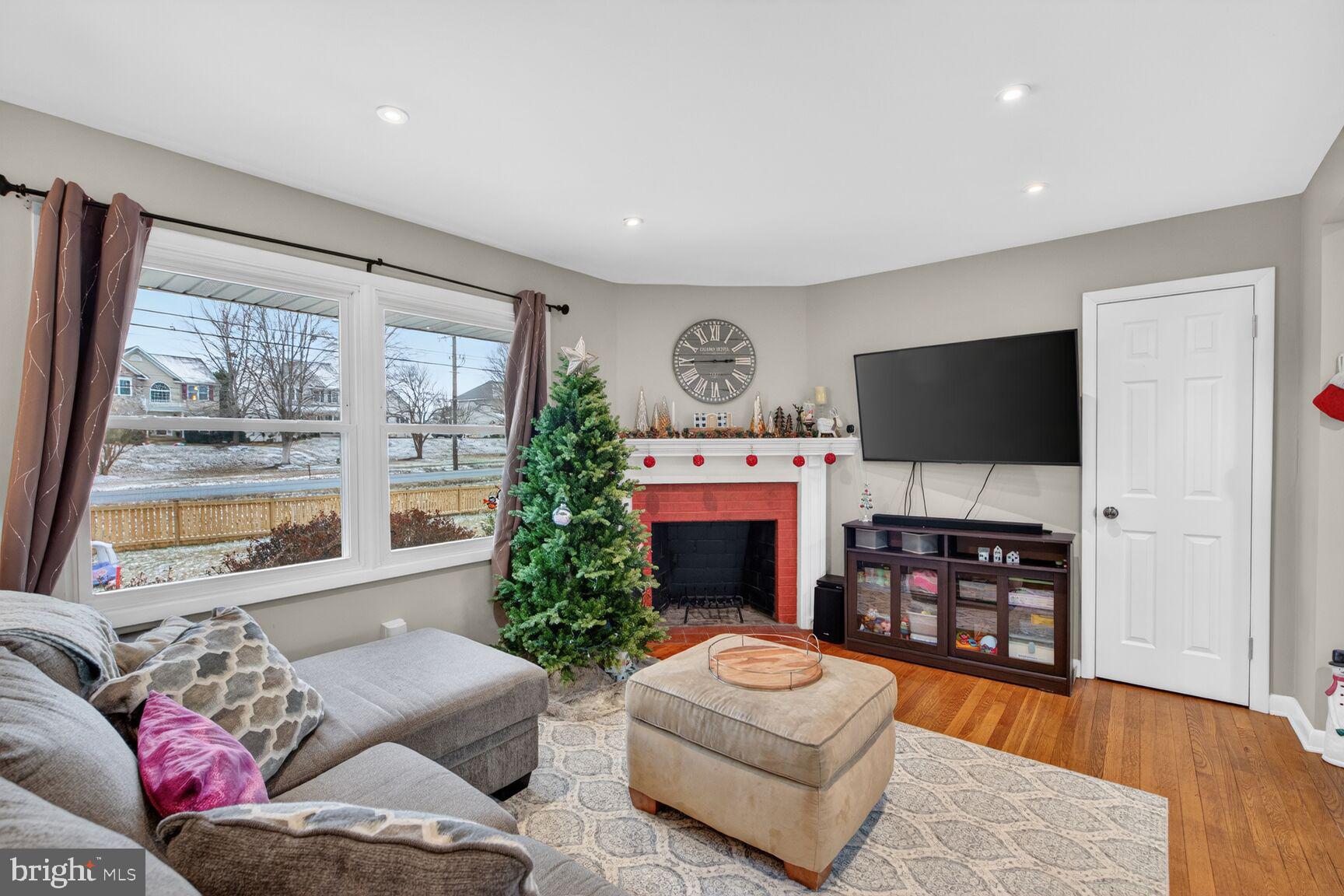 FOUR VIEWS - Residential