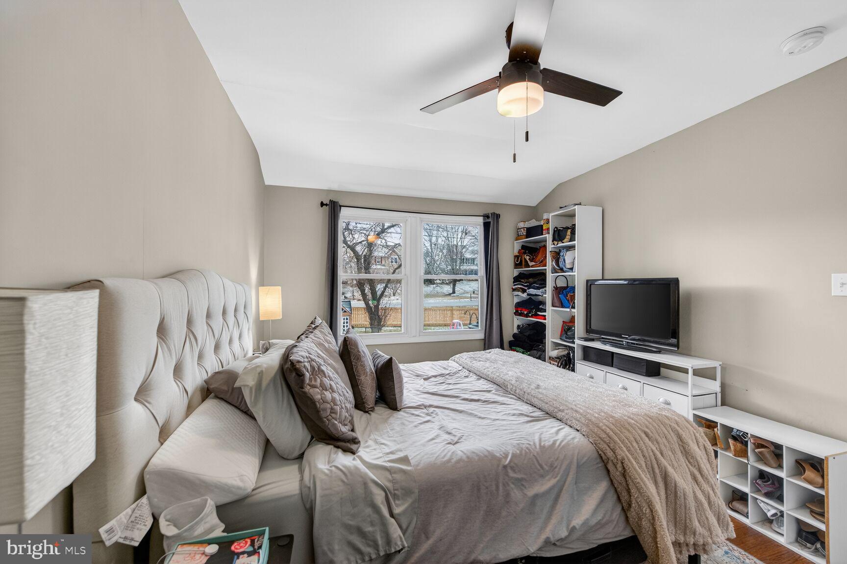 FOUR VIEWS - Residential