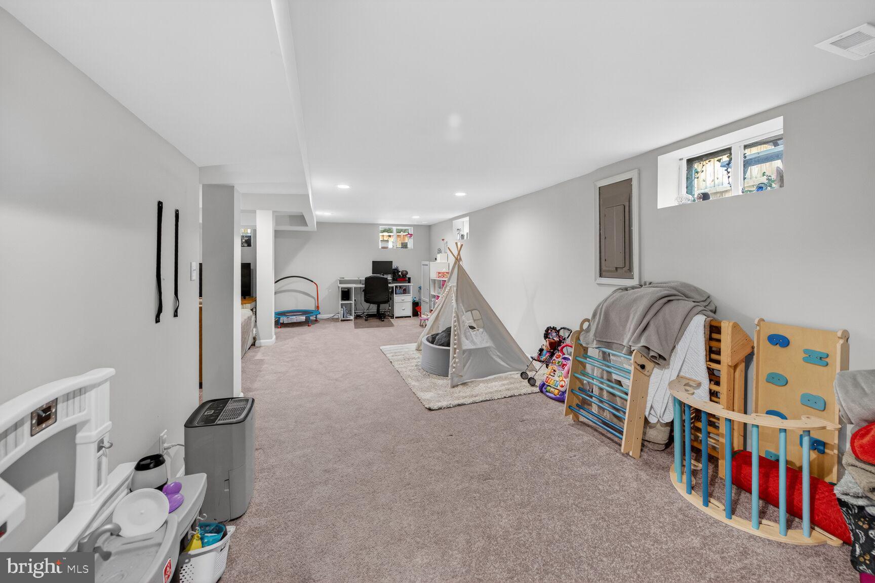 FOUR VIEWS - Residential