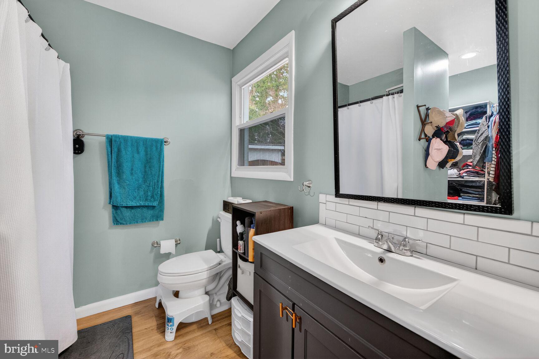 FOUR VIEWS - Residential