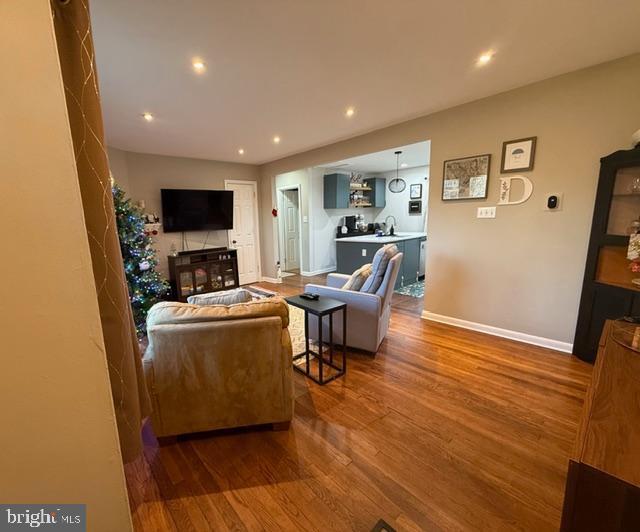 FOUR VIEWS - Residential