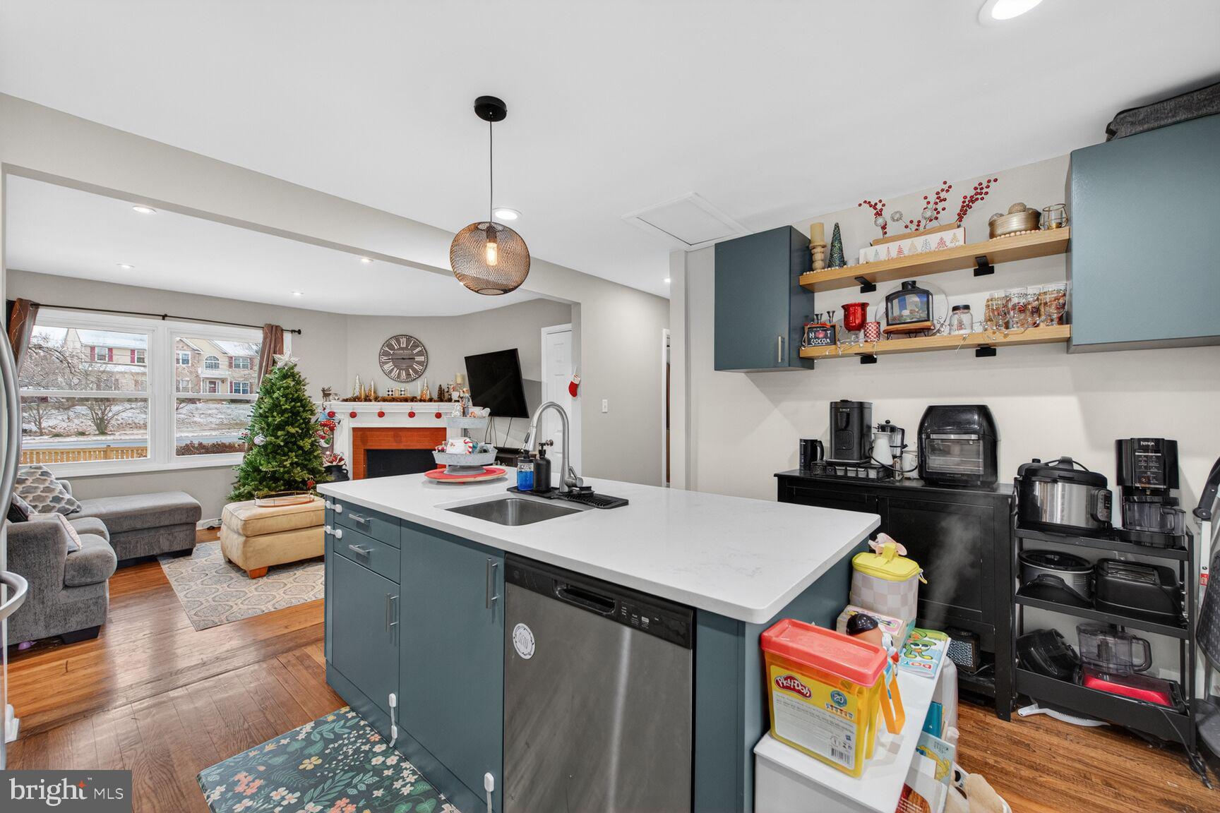 FOUR VIEWS - Residential