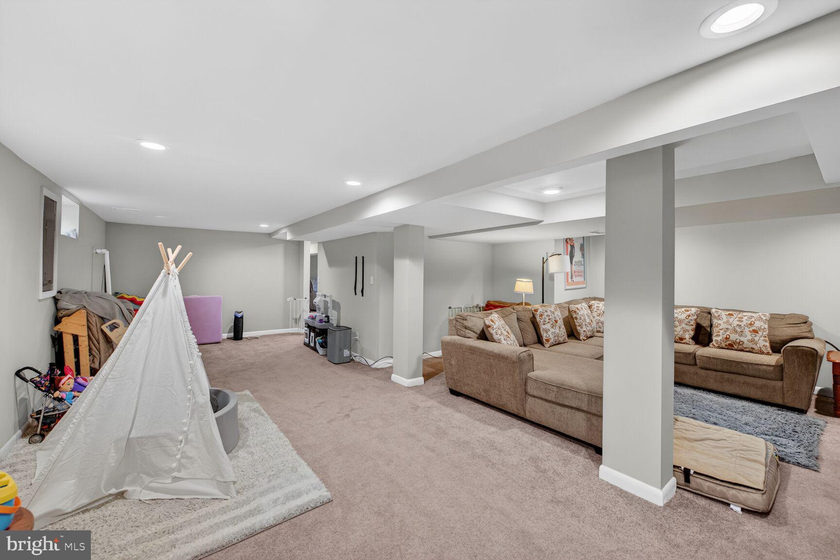 FOUR VIEWS - Residential