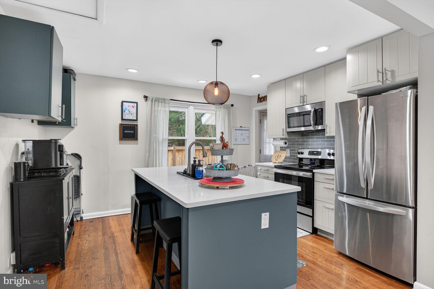 FOUR VIEWS - Residential