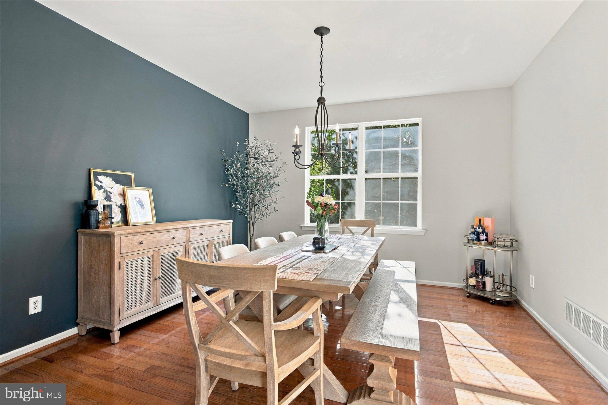 3228 SILBURY HL