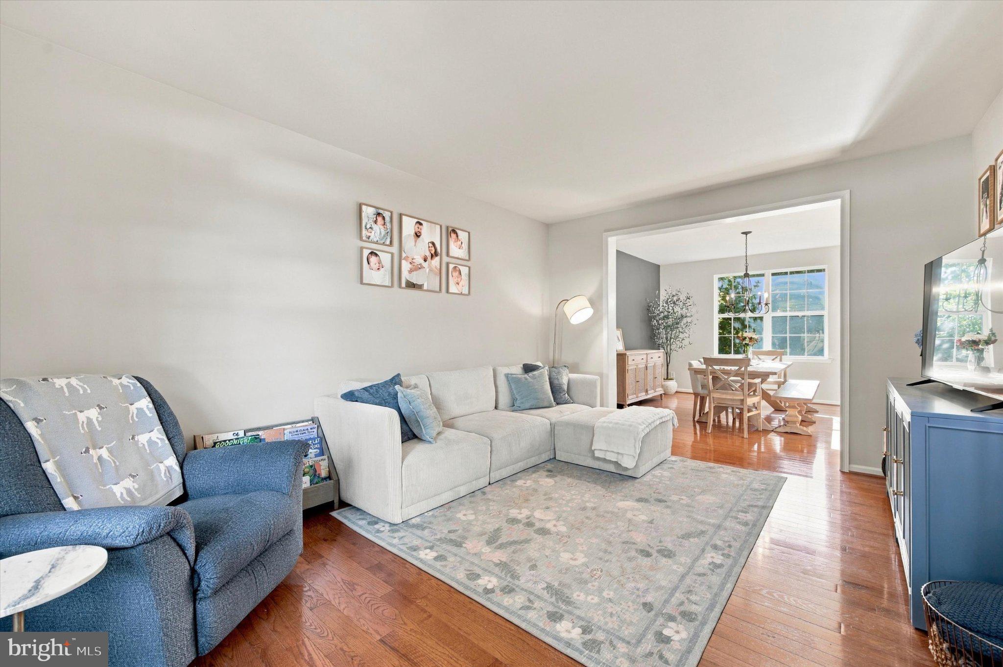 3228 SILBURY HL