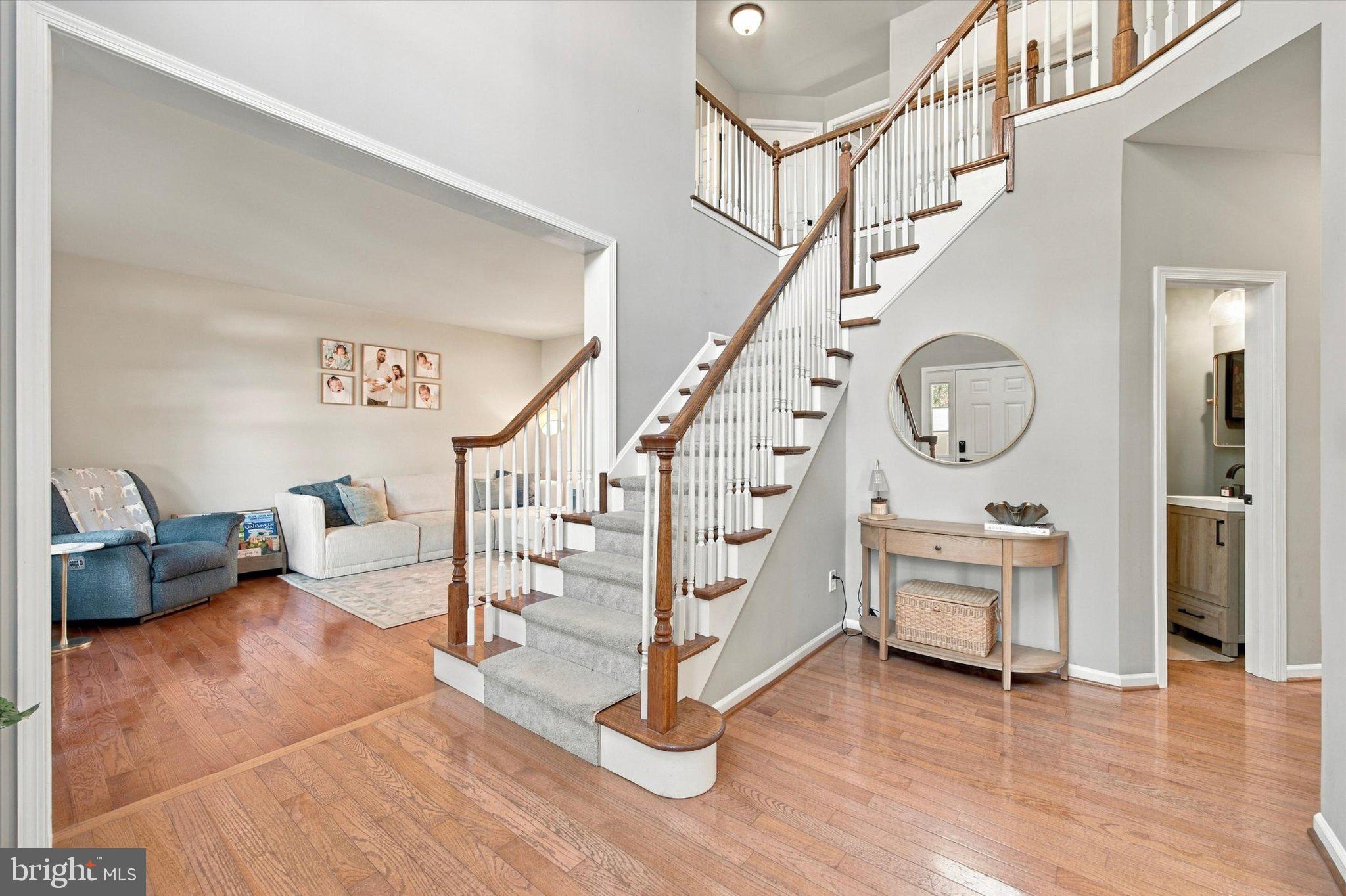3228 SILBURY HL