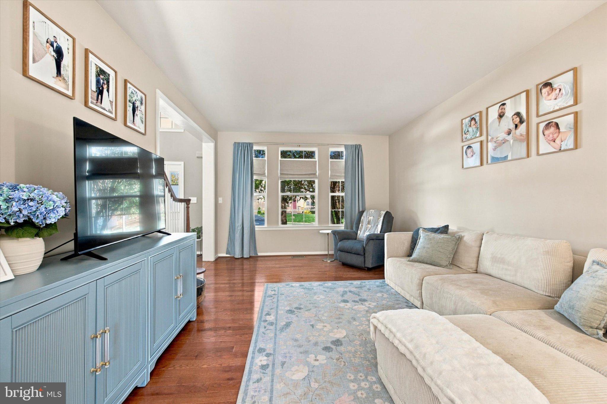 3228 SILBURY HL
