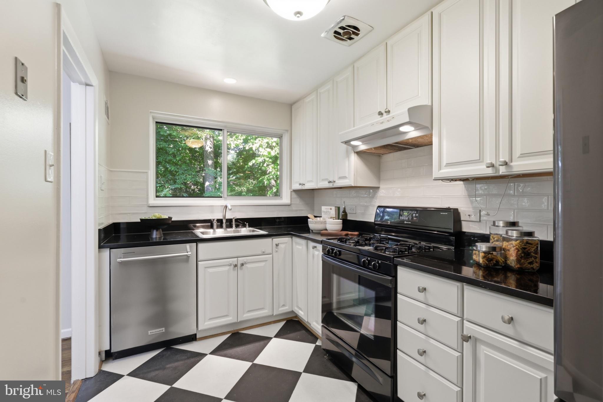 10530 MONTROSE AVENUE M202