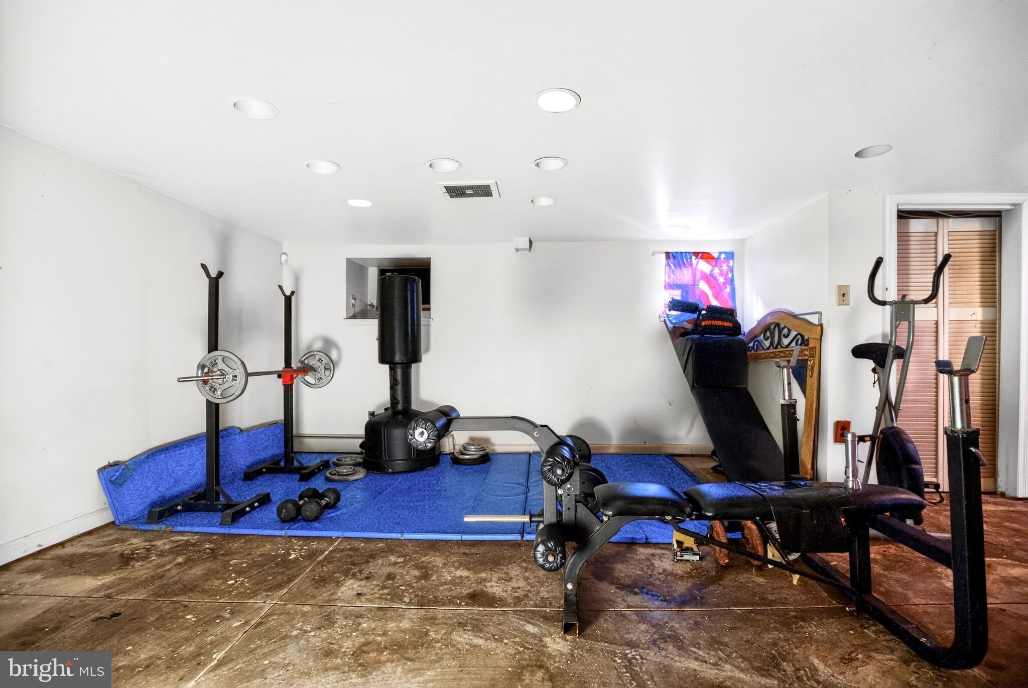 LAWNCREST - Residential