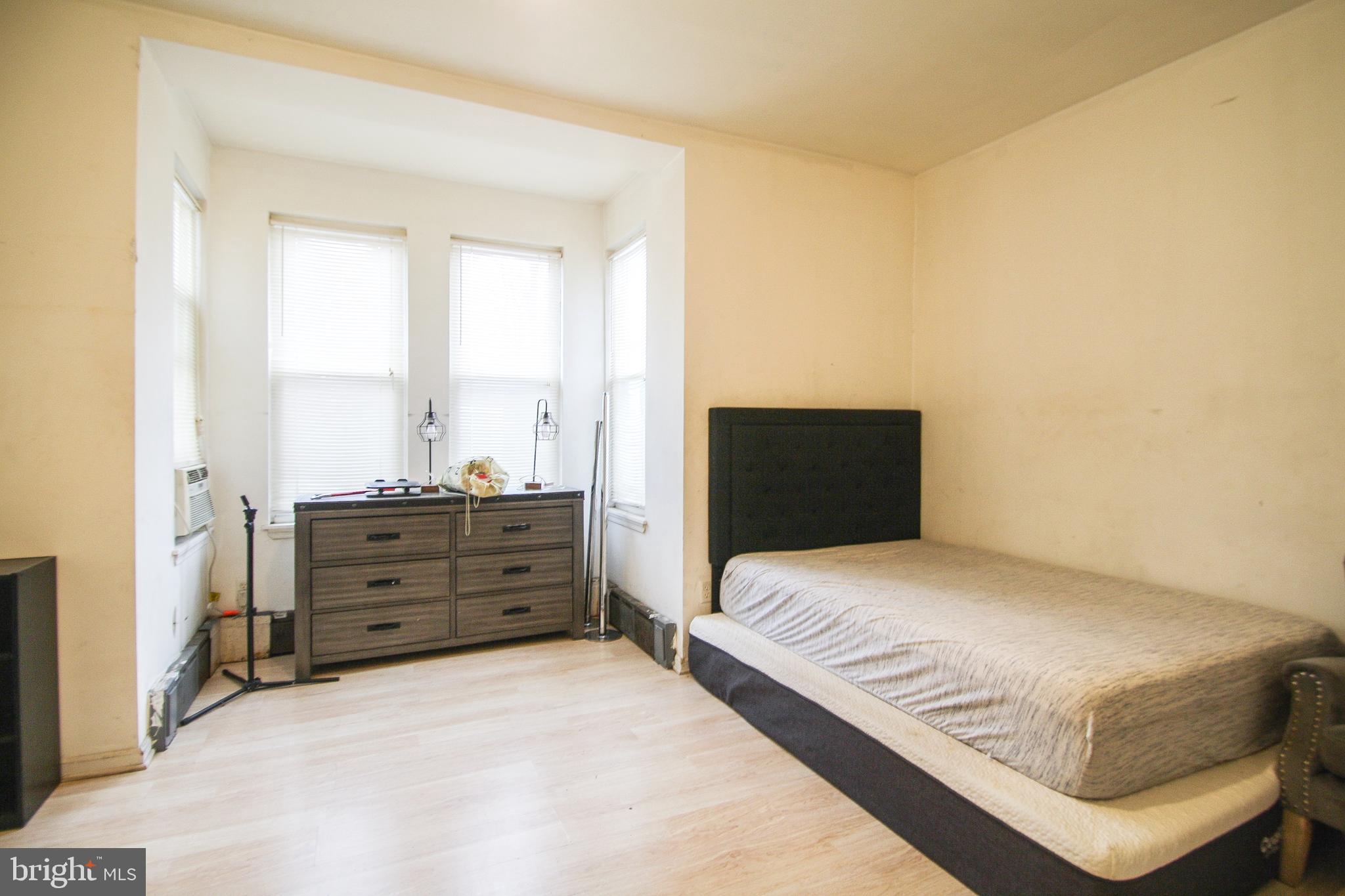 KENSINGTON - Residential