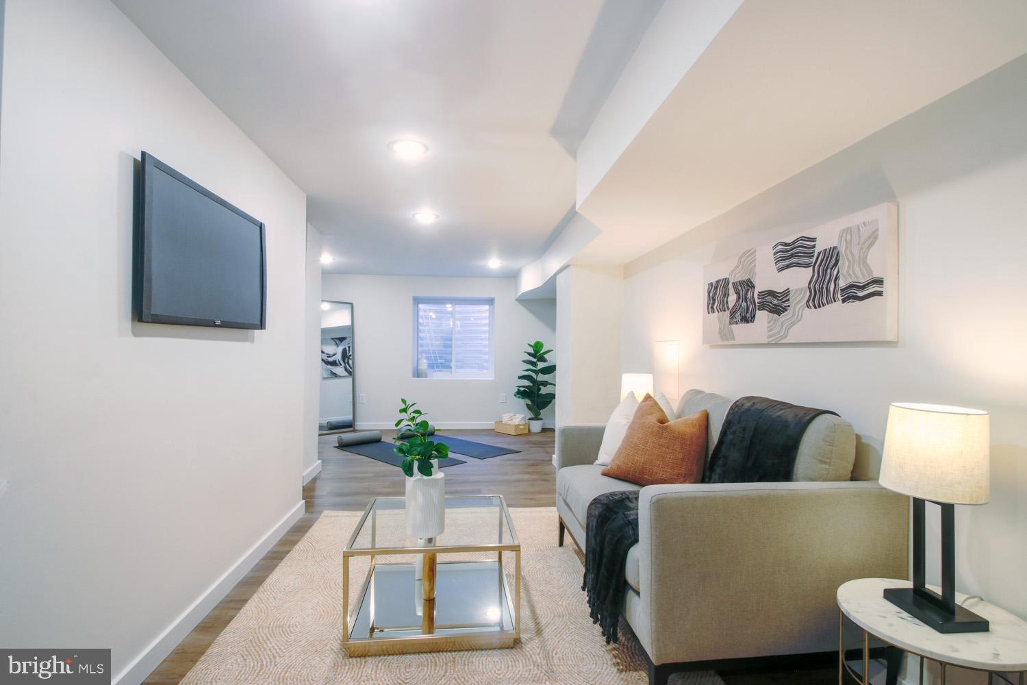 POINT BREEZE - Residential