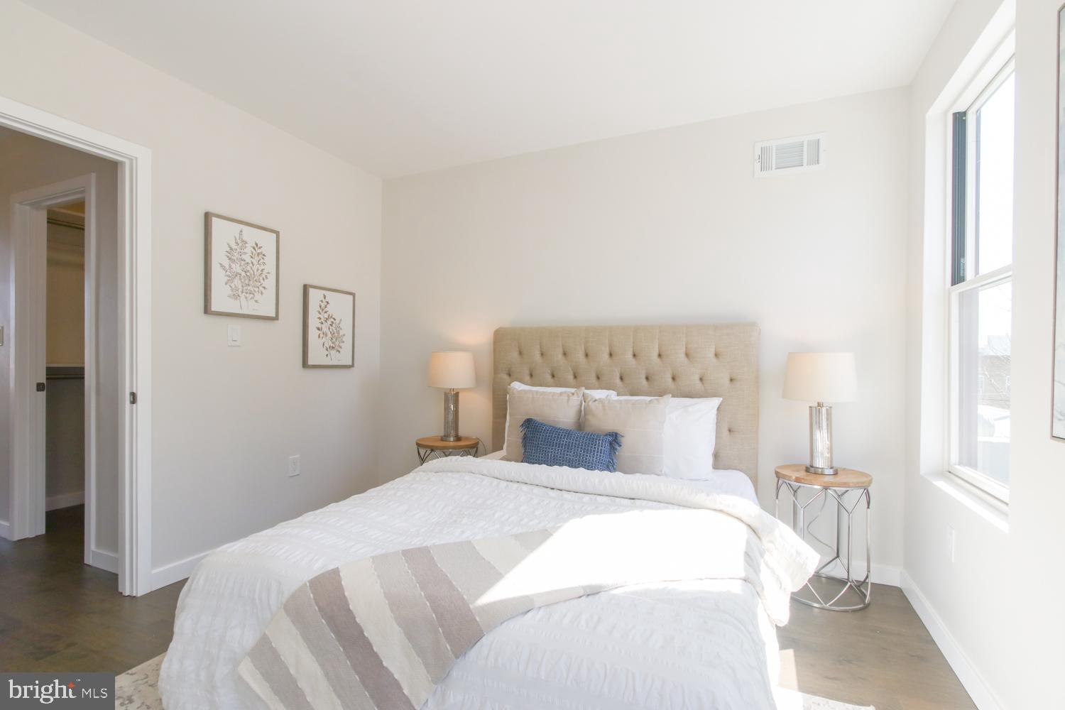 POINT BREEZE - Residential