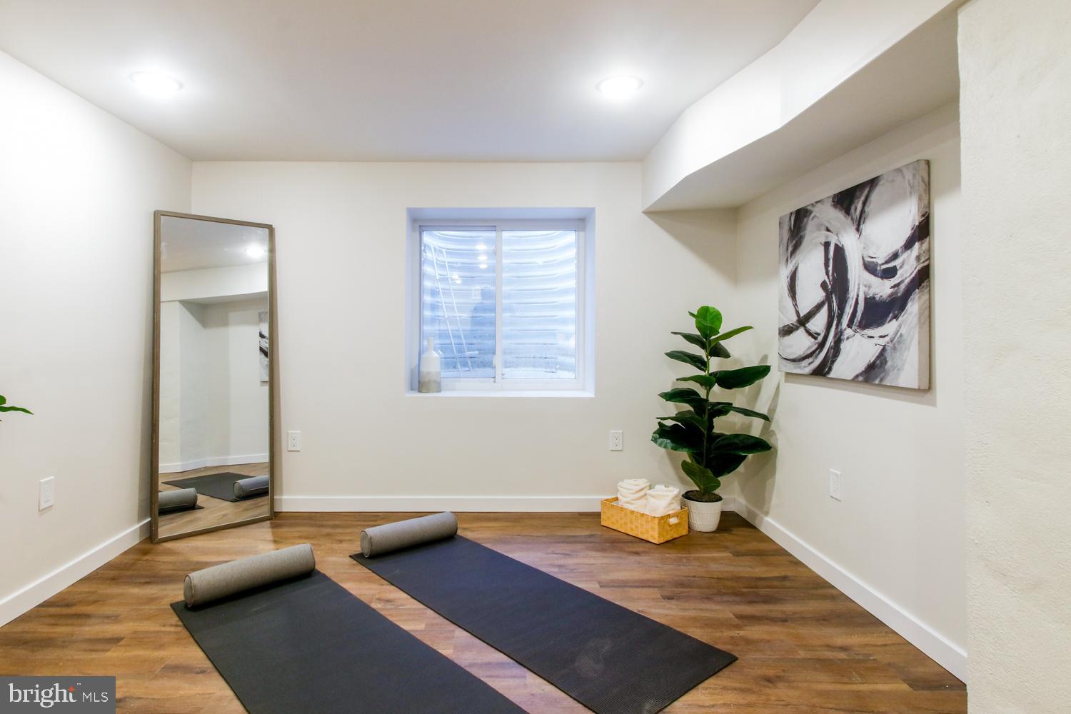 POINT BREEZE - Residential