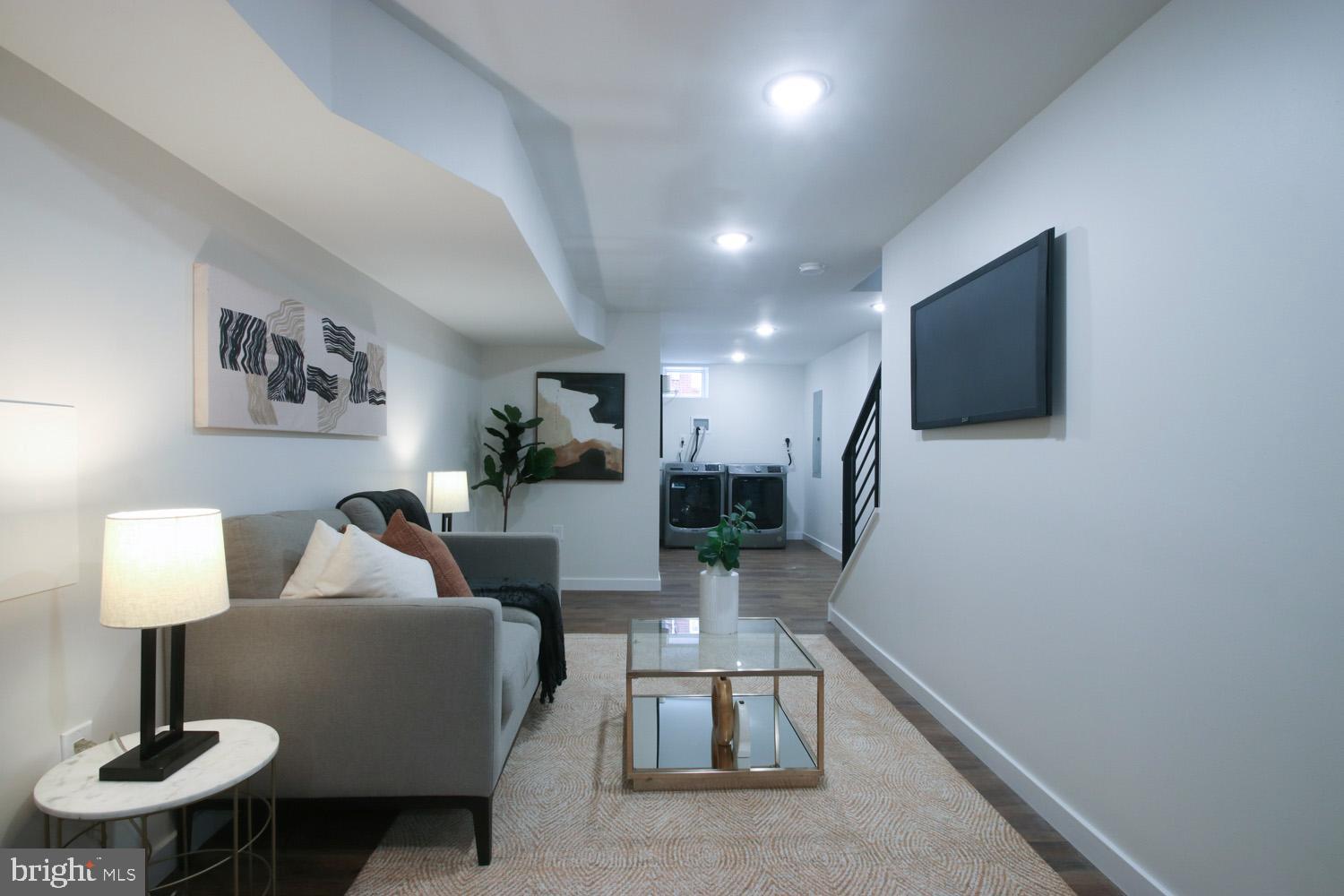 POINT BREEZE - Residential