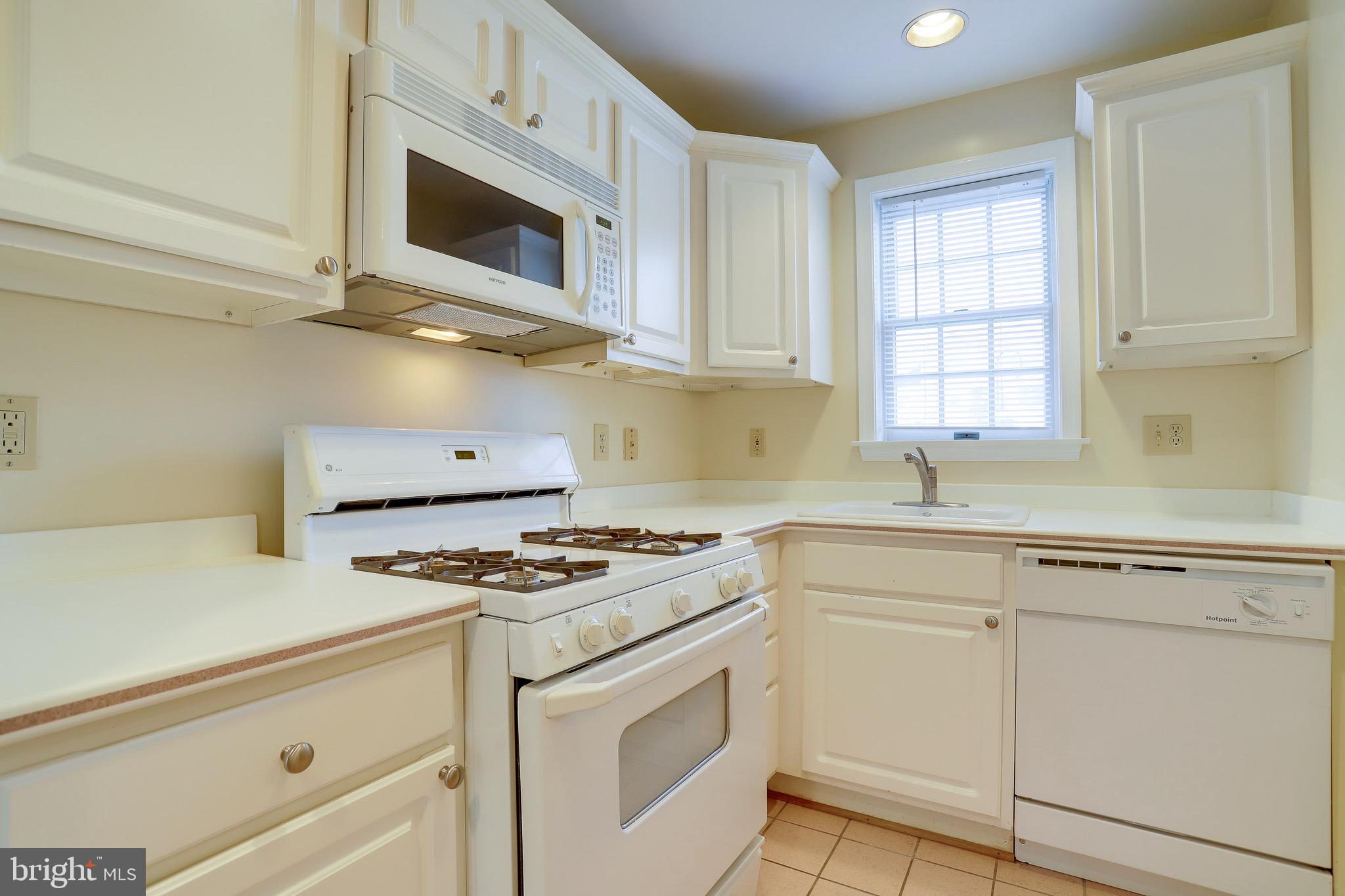 FALLS STATION - Residential Lease