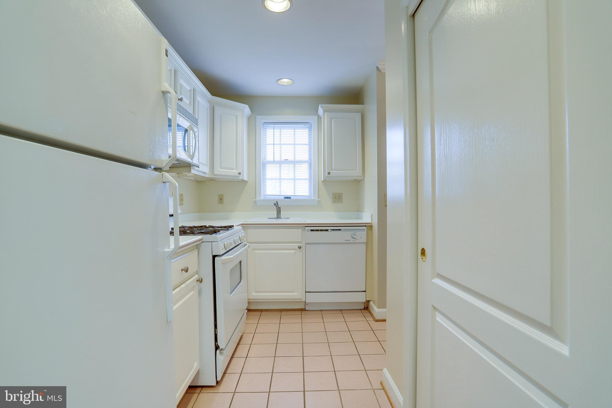 FALLS STATION - Residential Lease