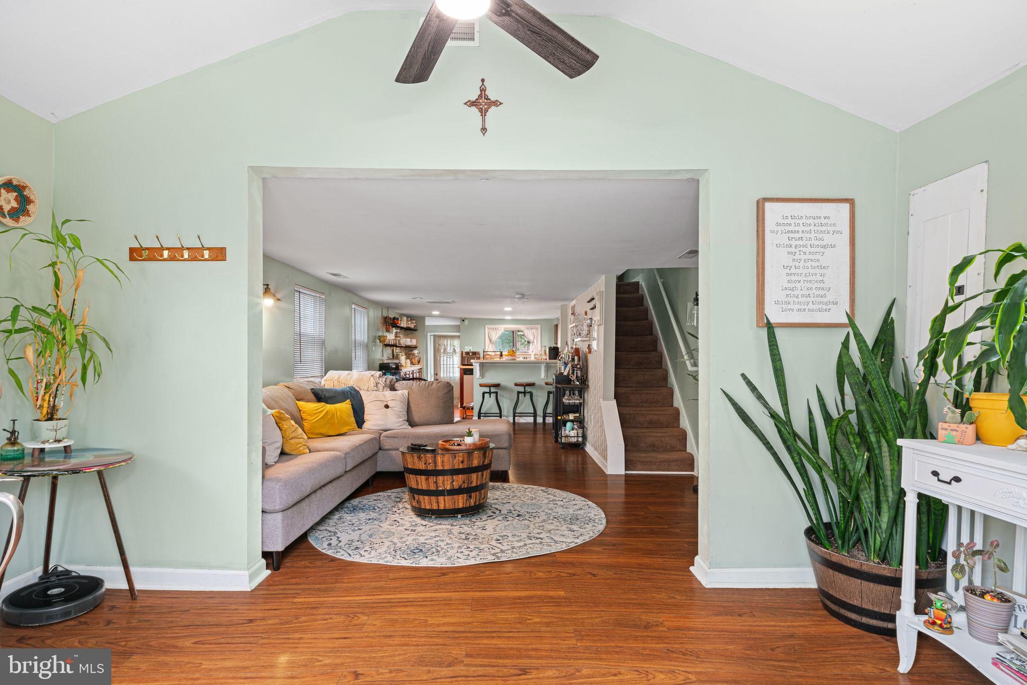 1041 ROSA AVENUE