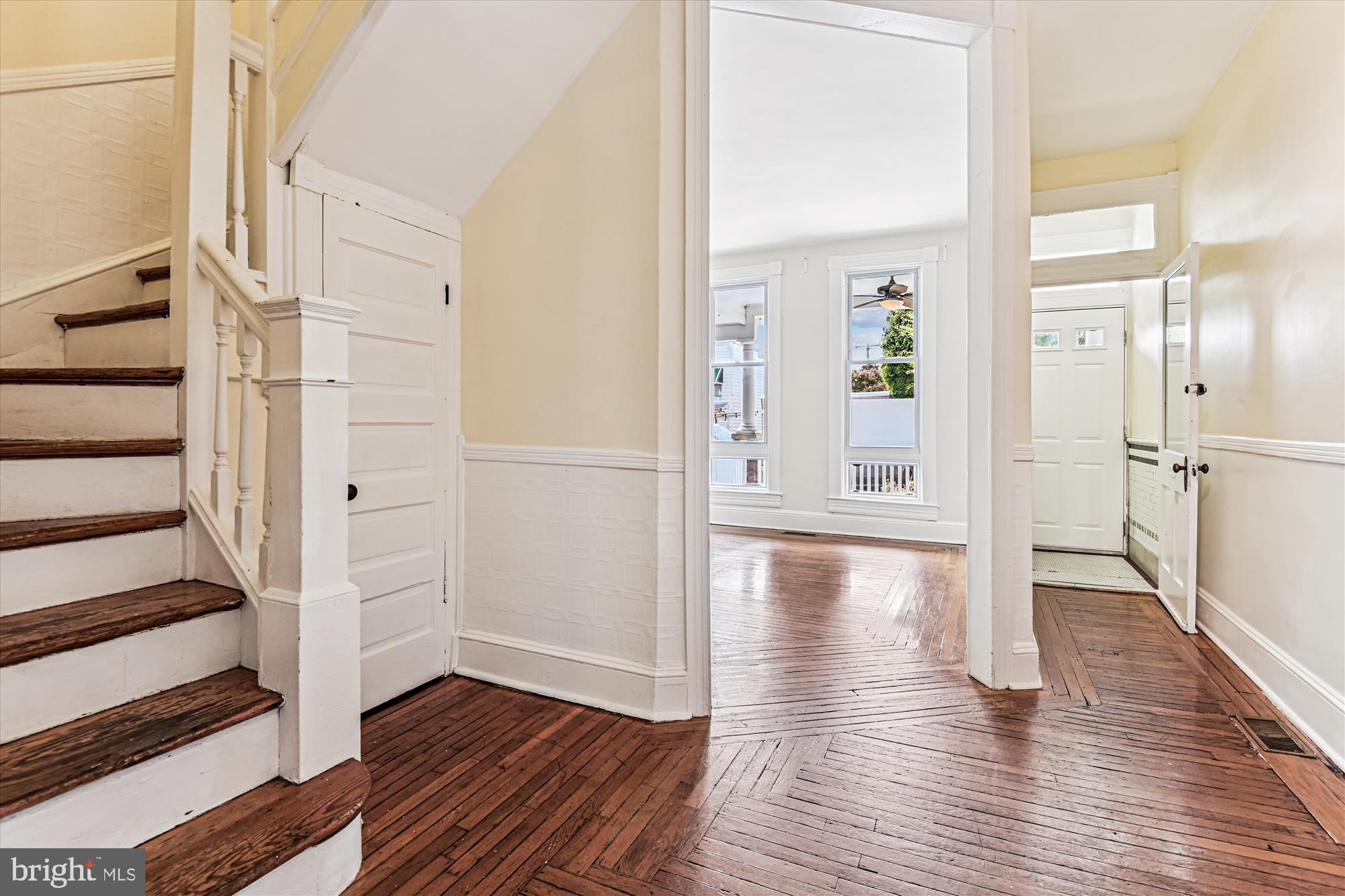 852 W 37TH STREET