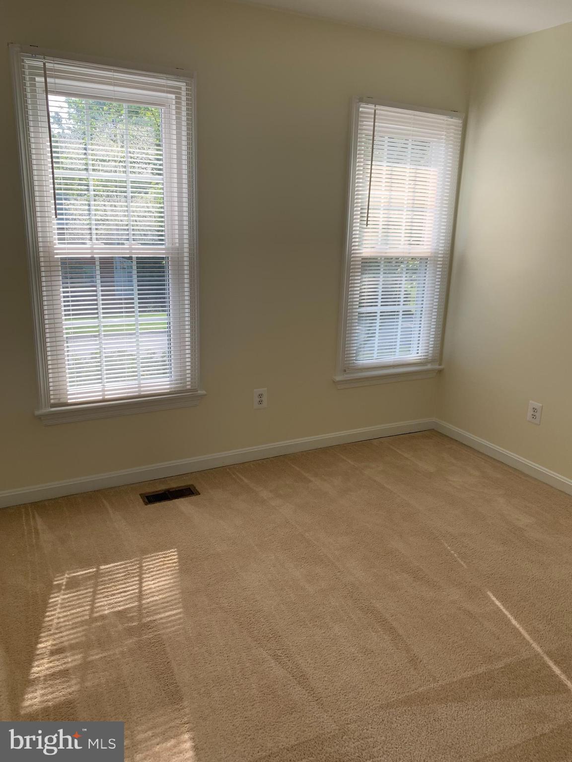 INVERNESS WOODS - Residential Lease