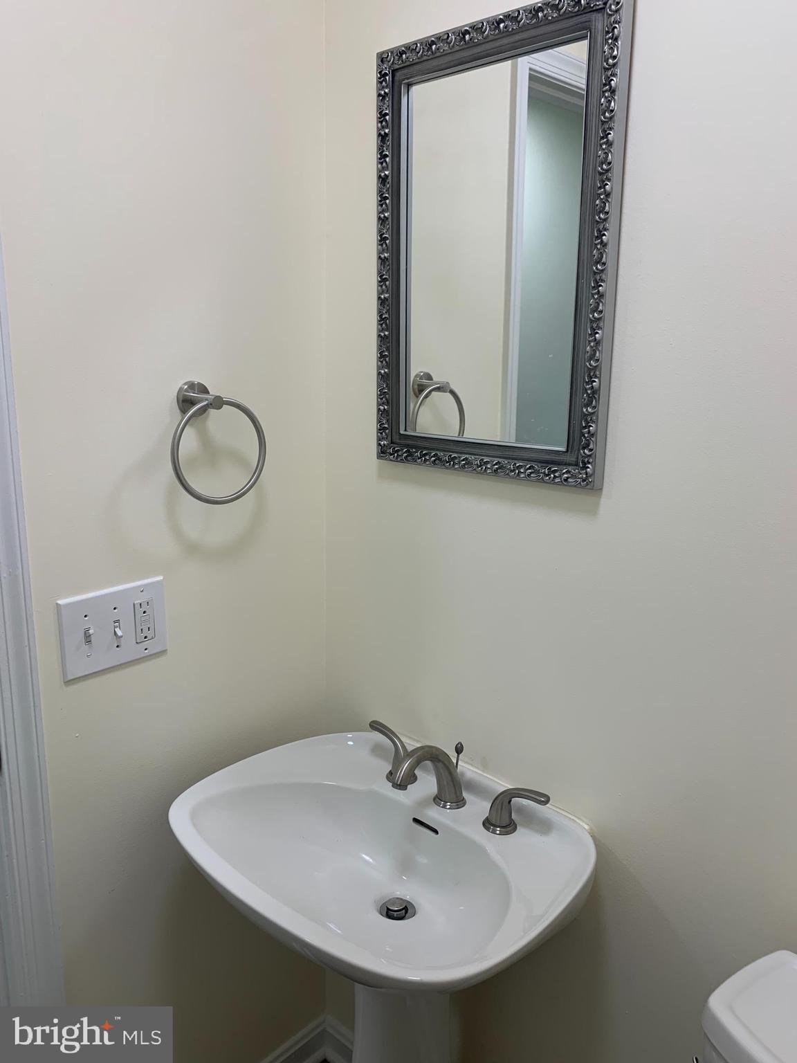 INVERNESS WOODS - Residential Lease