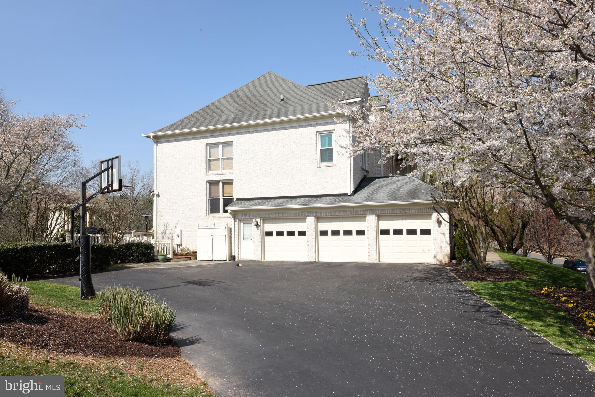 TIMBERLAKE ESTATES - Residential