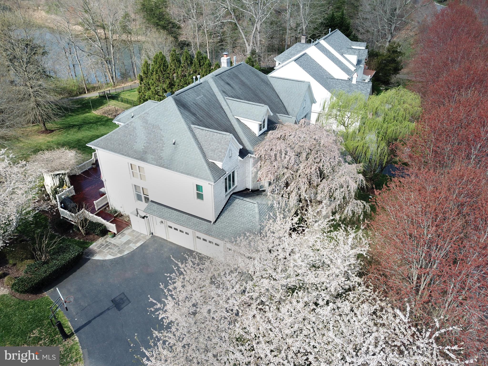 TIMBERLAKE ESTATES - Residential