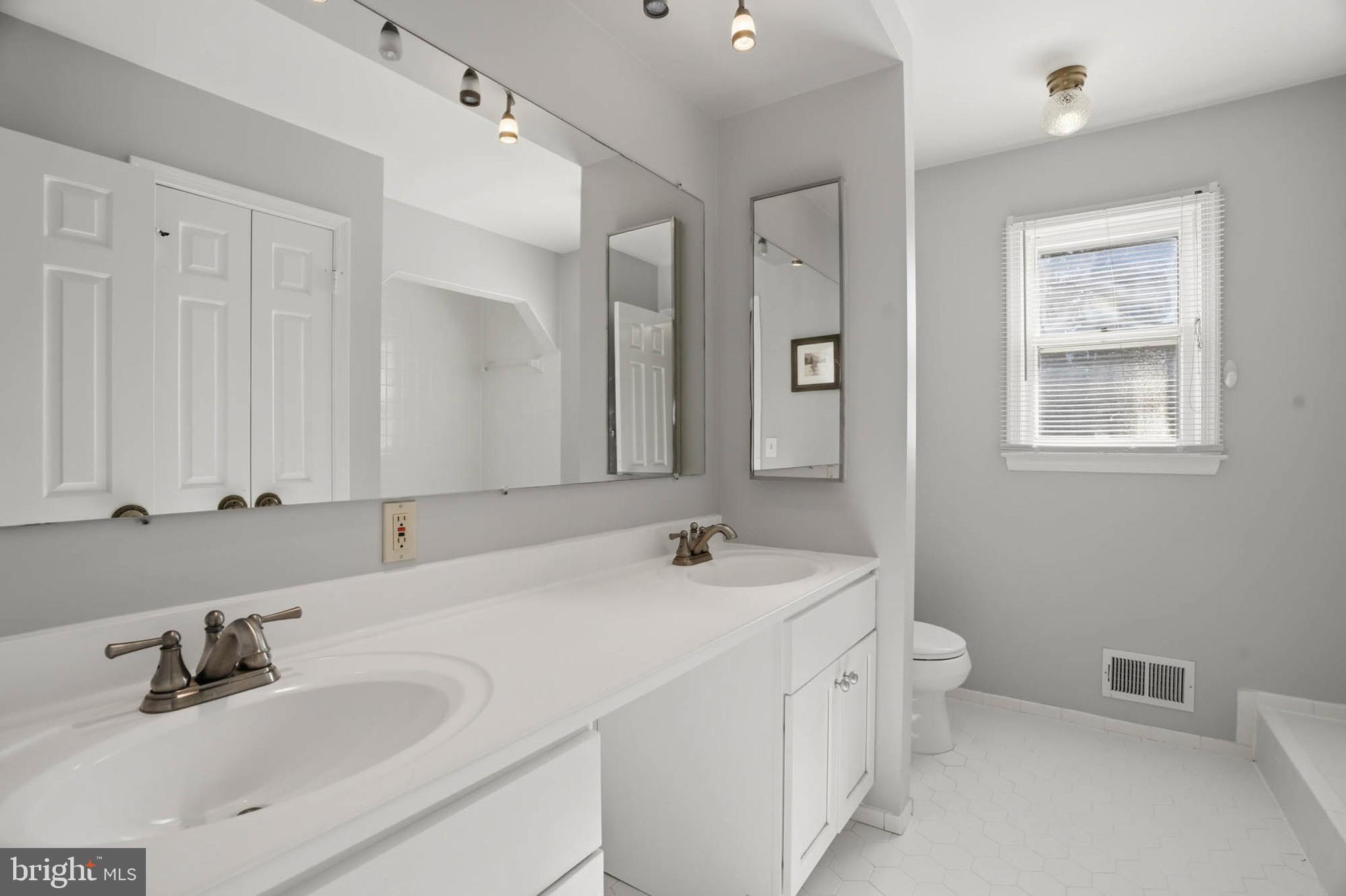 AVERY VILLAGE - Residential