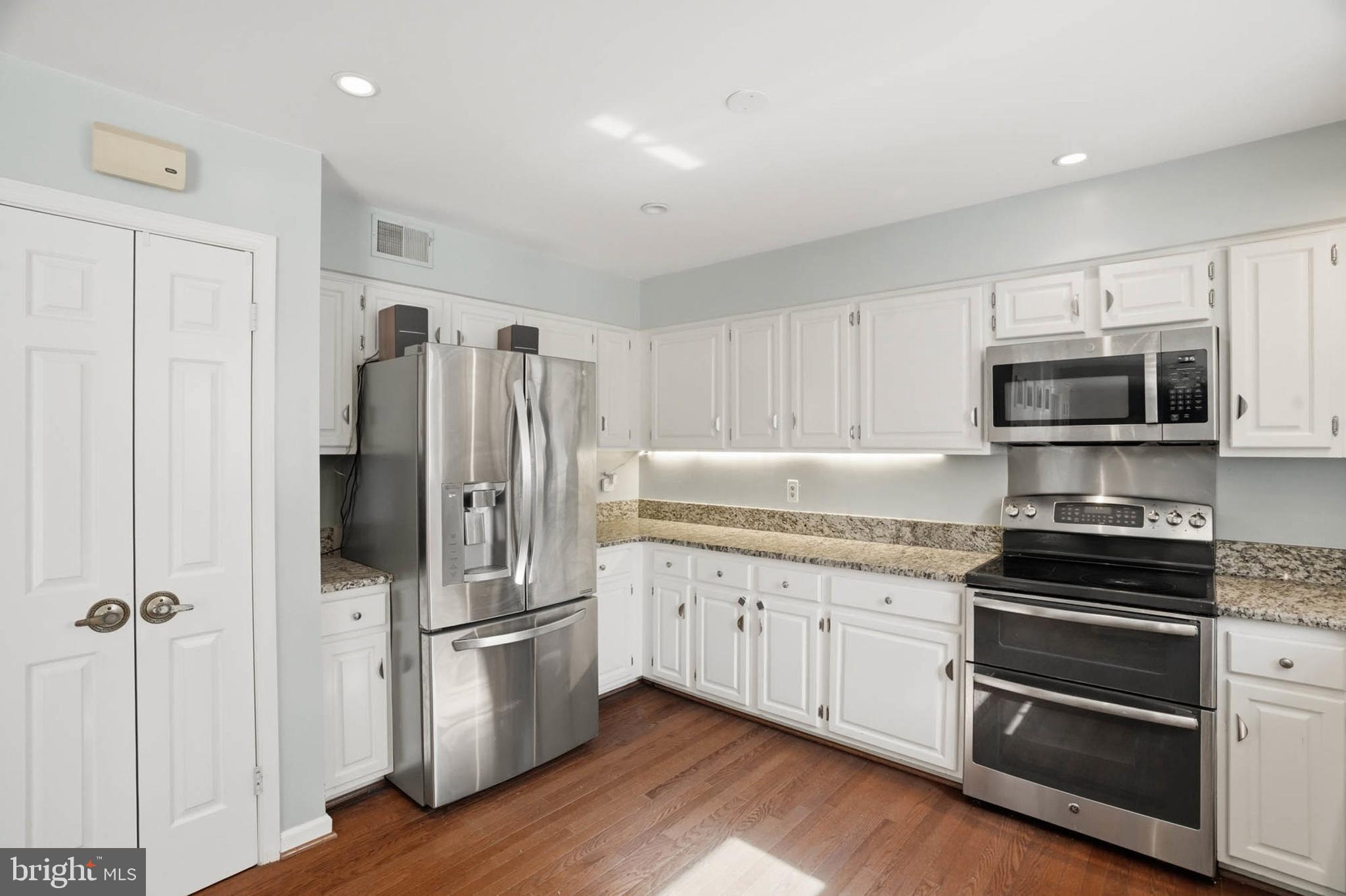 AVERY VILLAGE - Residential