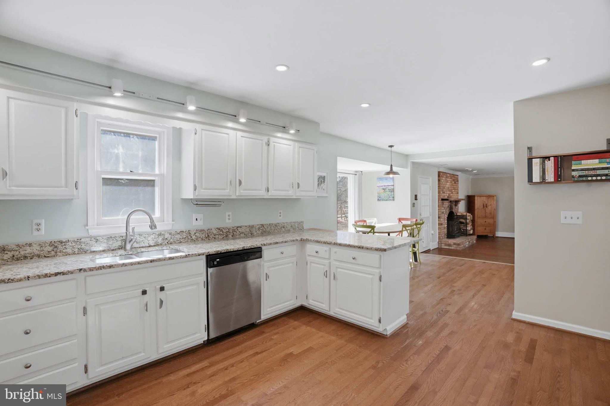 AVERY VILLAGE - Residential