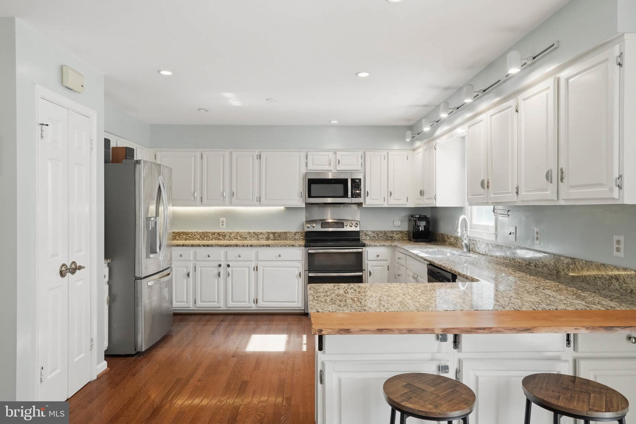 AVERY VILLAGE - Residential