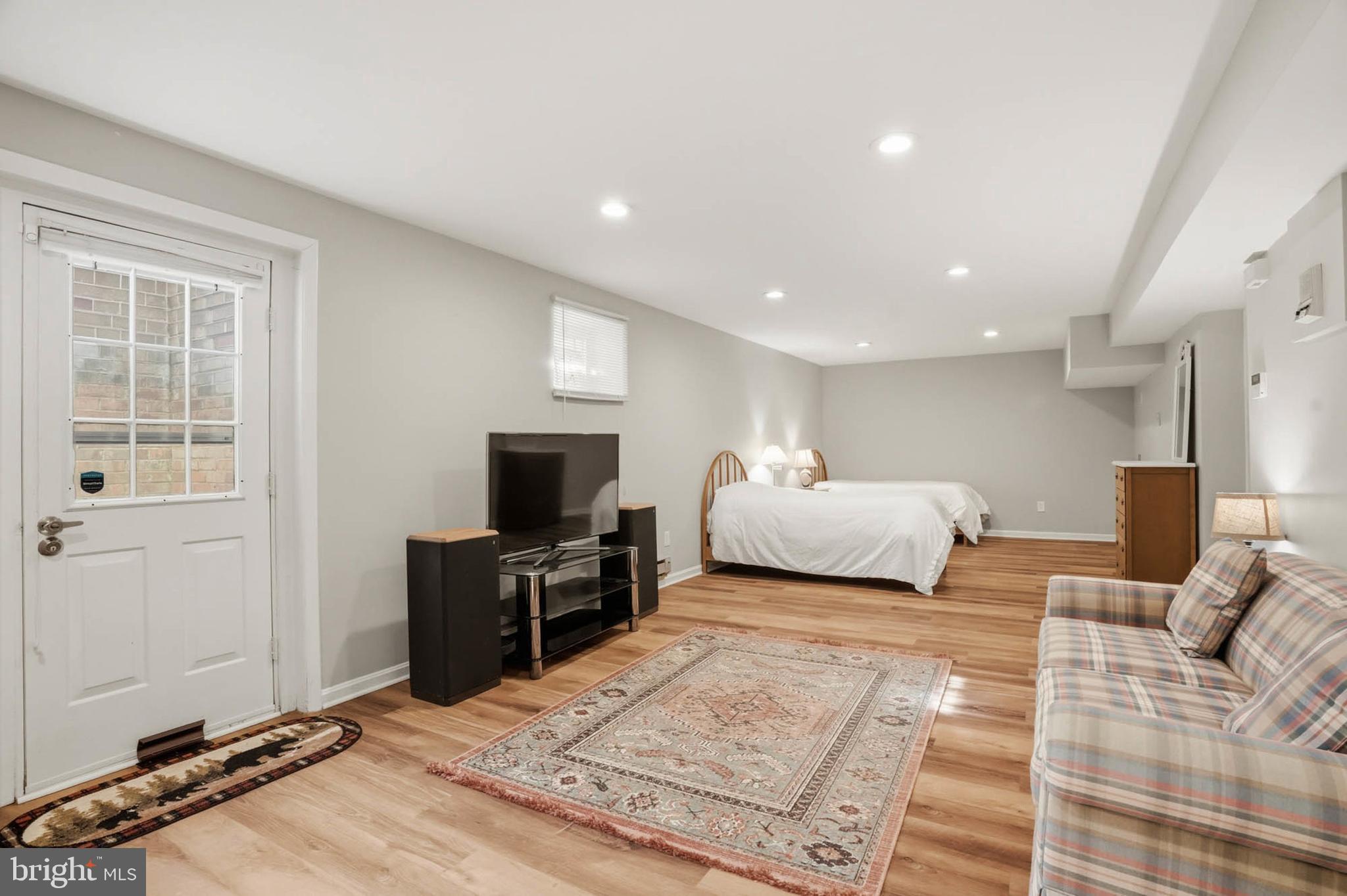 AVERY VILLAGE - Residential