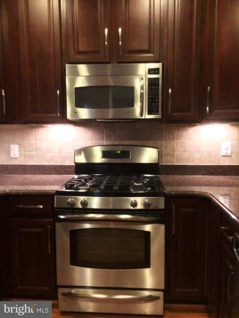 RIVER OAKS - Residential Lease