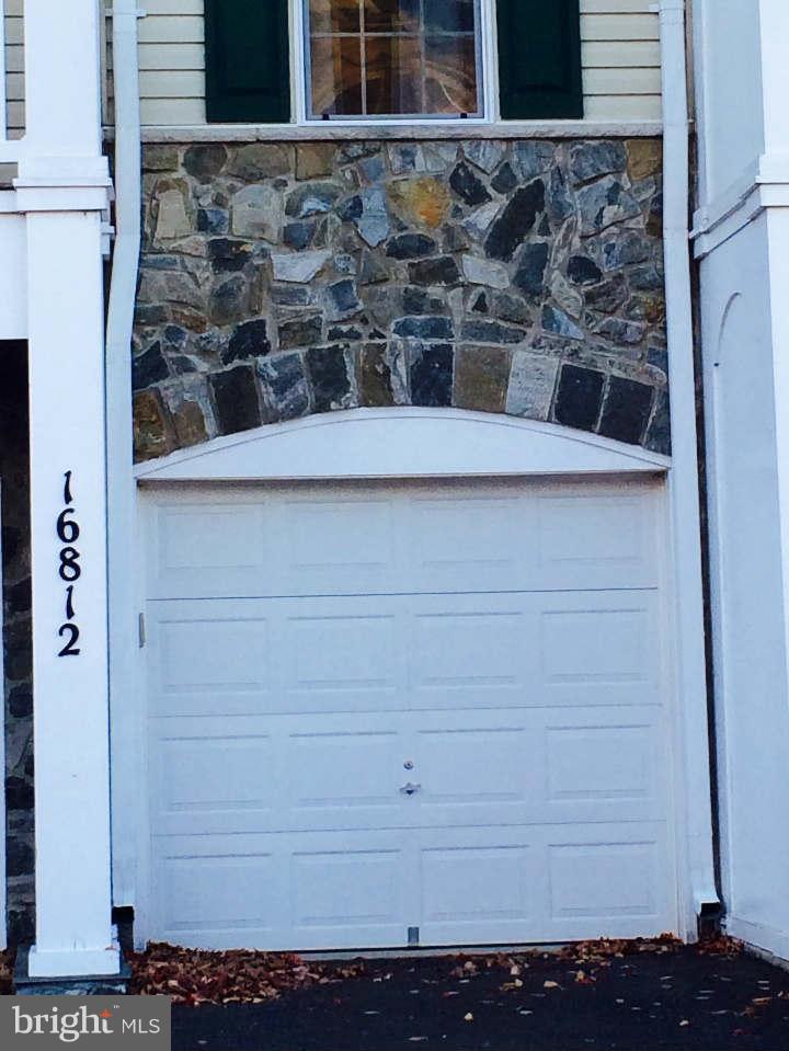 RIVER OAKS - Residential Lease