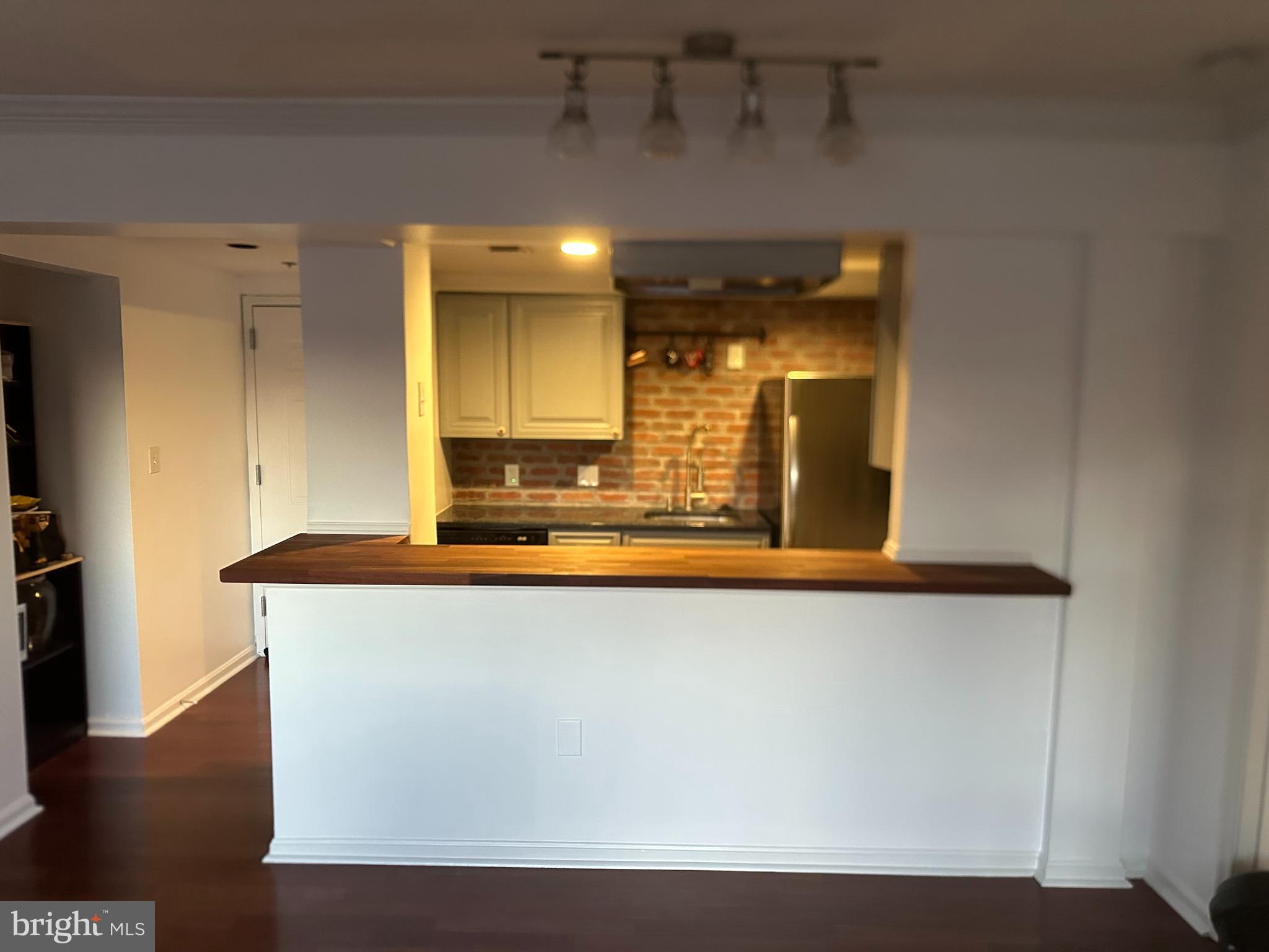 911 S CHARLES STREET 403