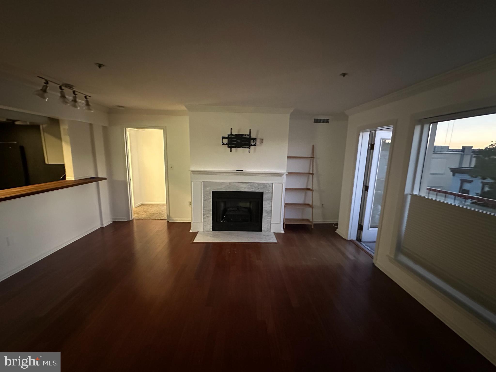 911 S CHARLES STREET 403