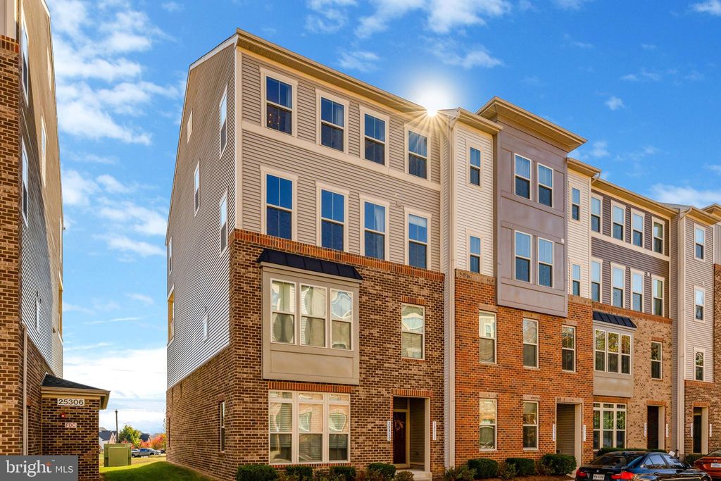 Photo of 25312 Trumpet Vine Terrace, ALDIE, VA 20105 (MLS # VALO2109676)