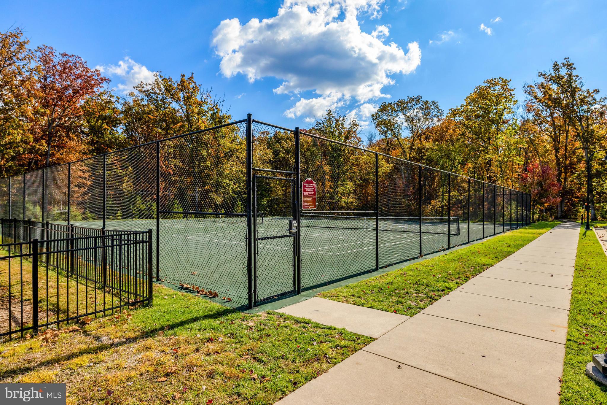 LOUDOUN CROSSING - Residential