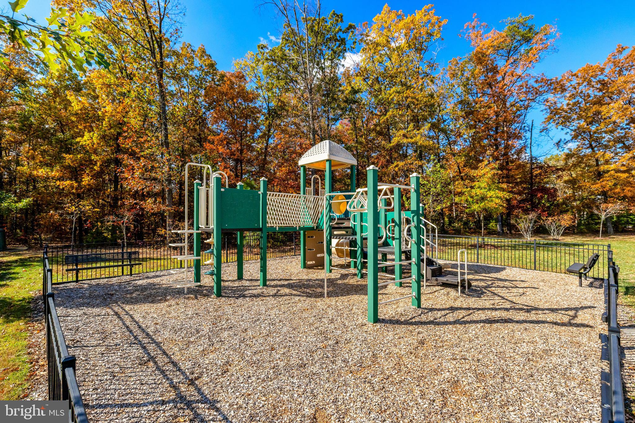 LOUDOUN CROSSING - Residential