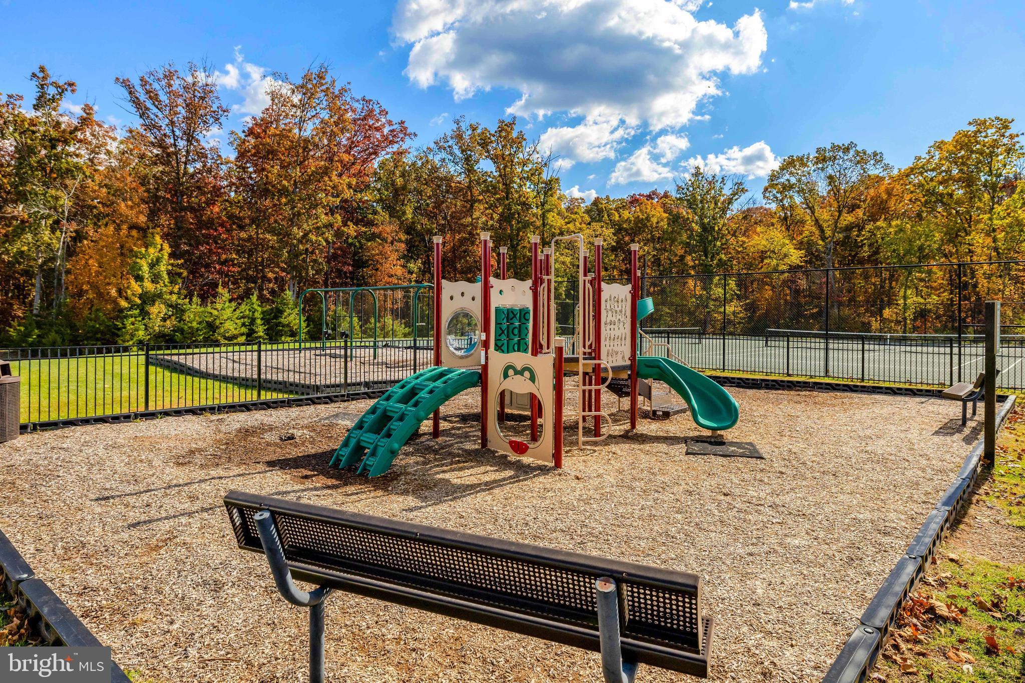 LOUDOUN CROSSING - Residential