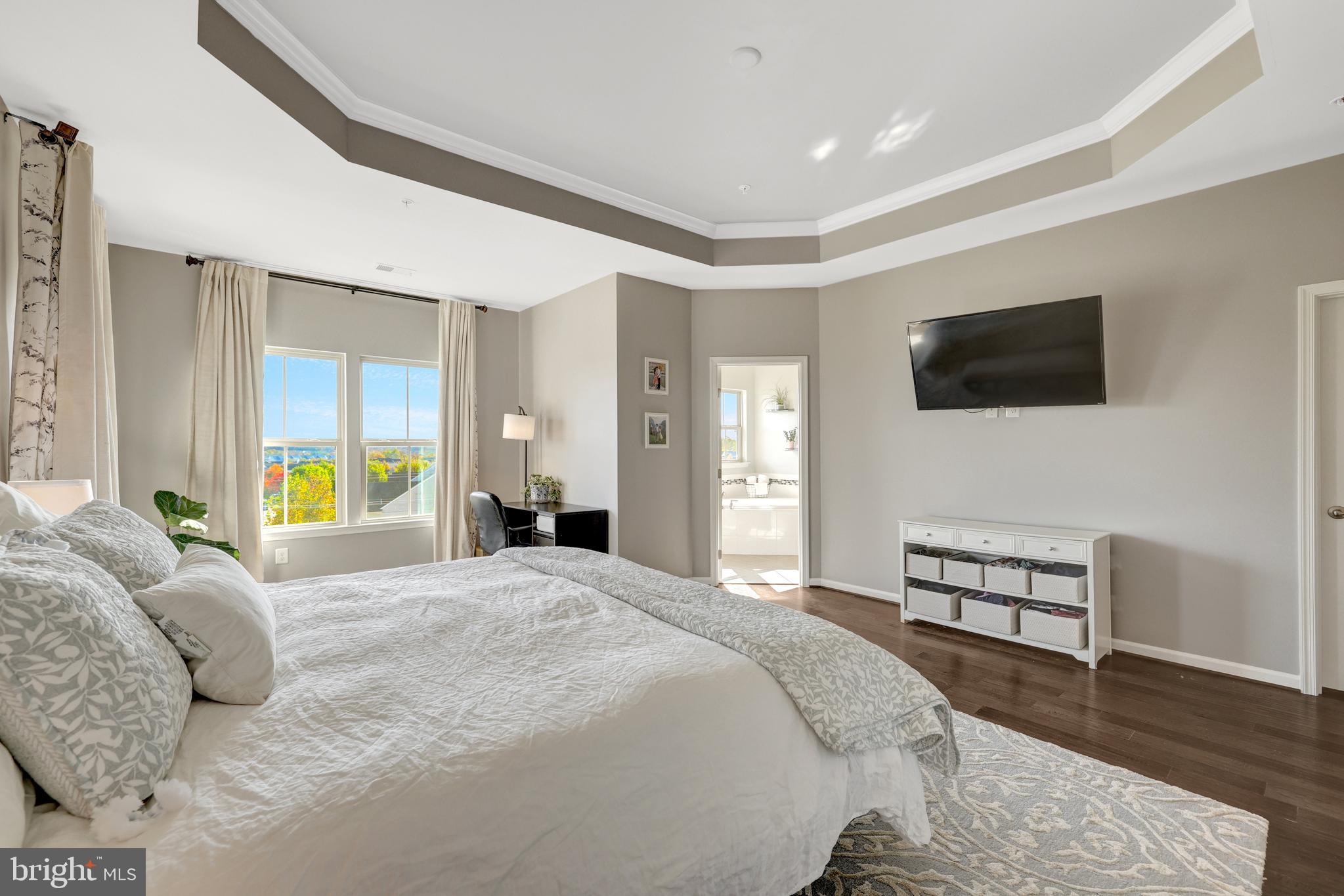 LOUDOUN CROSSING - Residential