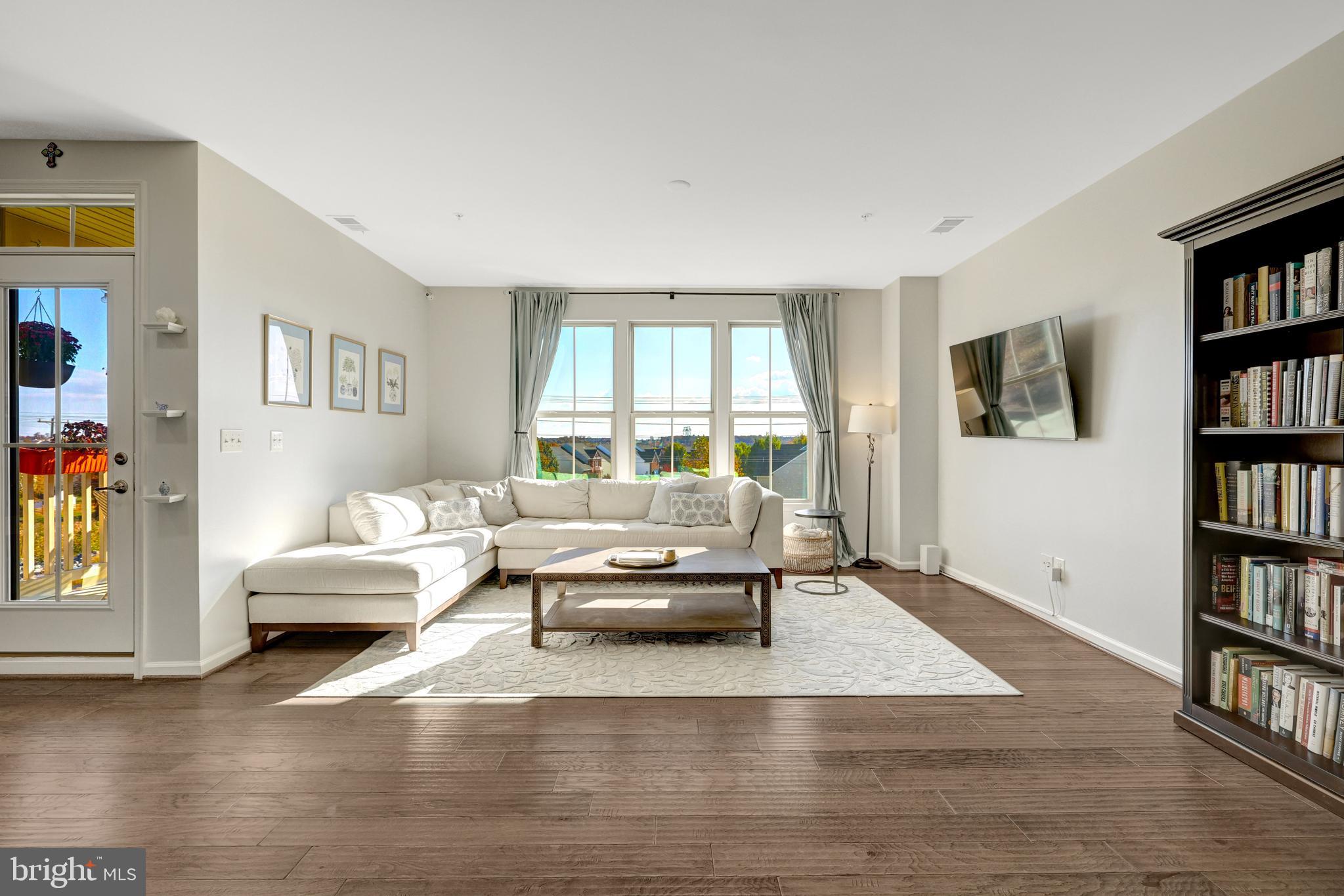 LOUDOUN CROSSING - Residential