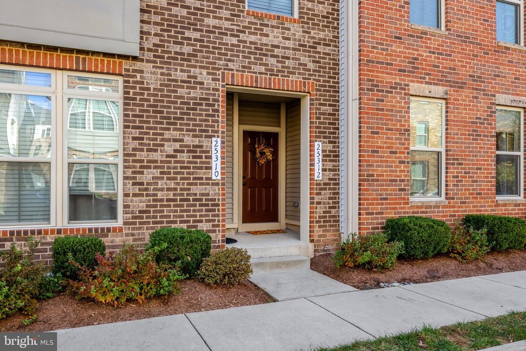 Photo of 25312 Trumpet Vine Terrace, ALDIE, VA 20105 (MLS # VALO2109676)