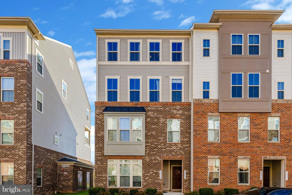 Photo of 25312 Trumpet Vine Terrace, ALDIE, VA 20105 (MLS # VALO2109676)