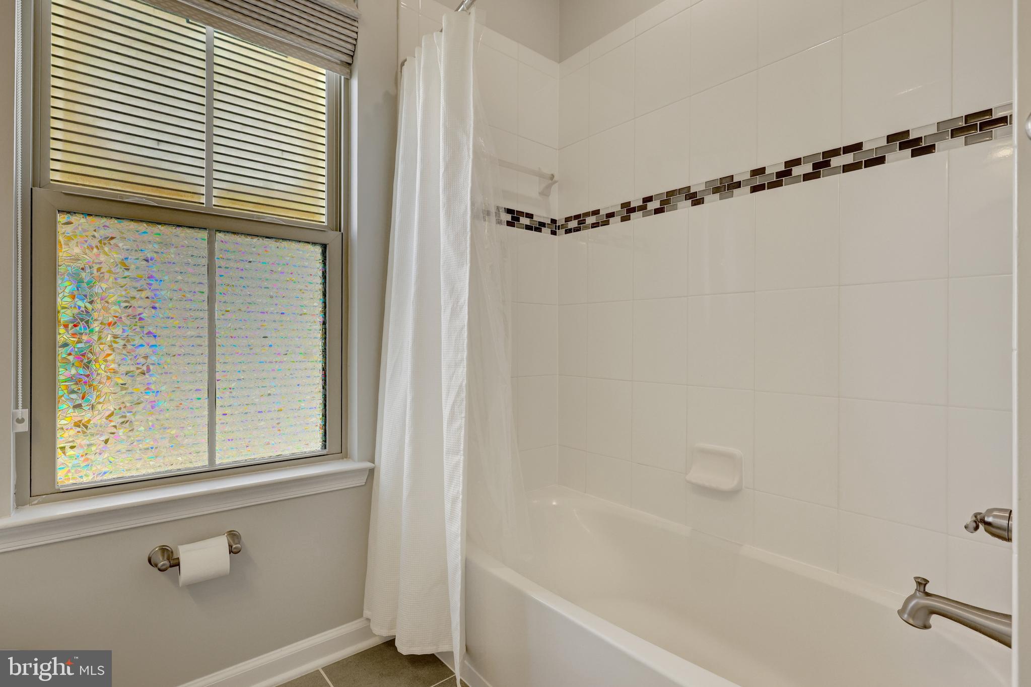 LOUDOUN CROSSING - Residential