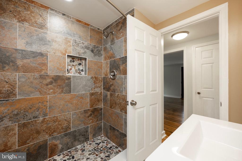 FRAZER VIEW - Residential Lease